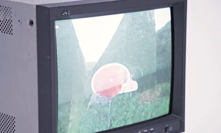 역확산(Reverse Diffusion) – 현실을 변환하는 매체로서의 비디오 스트림